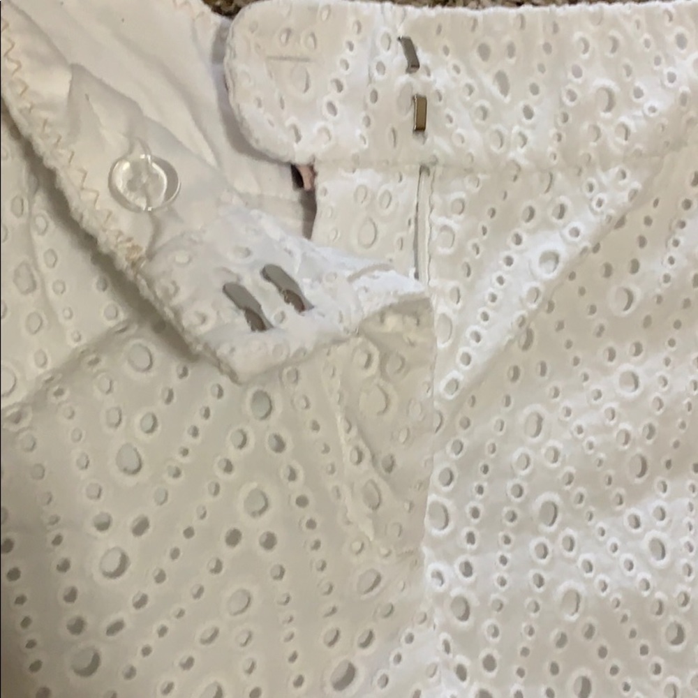 White shorts - Picture 3 of 3